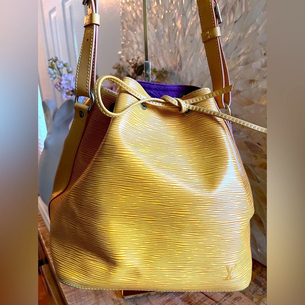 LV Louis Vuitton Epi Leather Noe Bucket Bag in Yellow / Gold